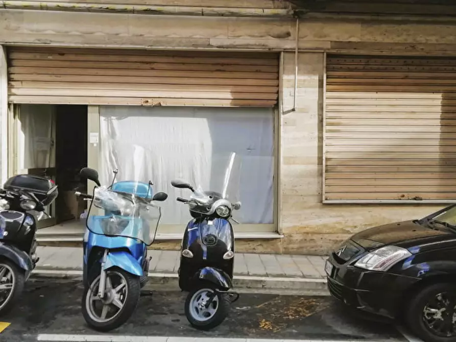 Immagine 2 di Magazzino in vendita  in Via Martiri della Libertà a San Remo