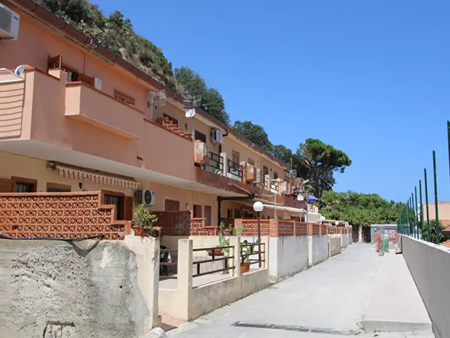Immagine 2 di Appartamento in vendita  in Lungomare Acqualadrone a Messina