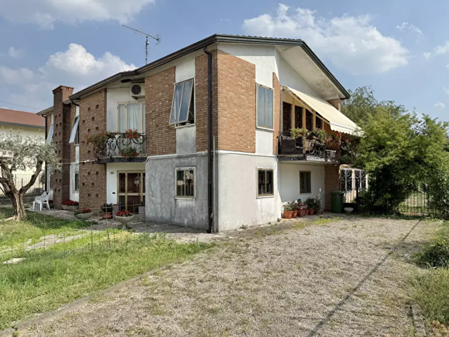 Immagine 1 di Casa indipendente in vendita  in Via Goffredo Mameli a Solesino