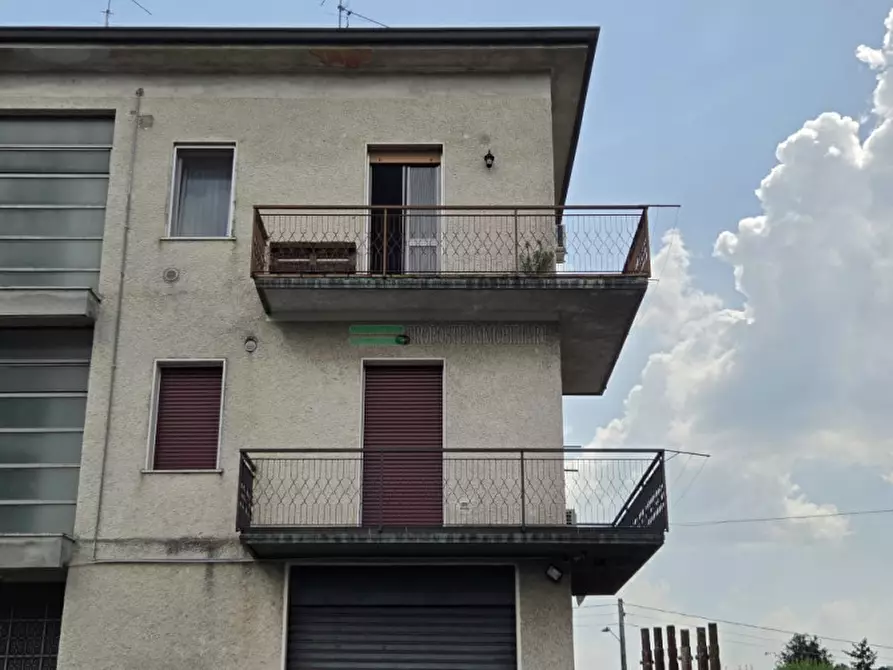 Immagine 15 di Appartamento in vendita  in Via Veneto a Ome