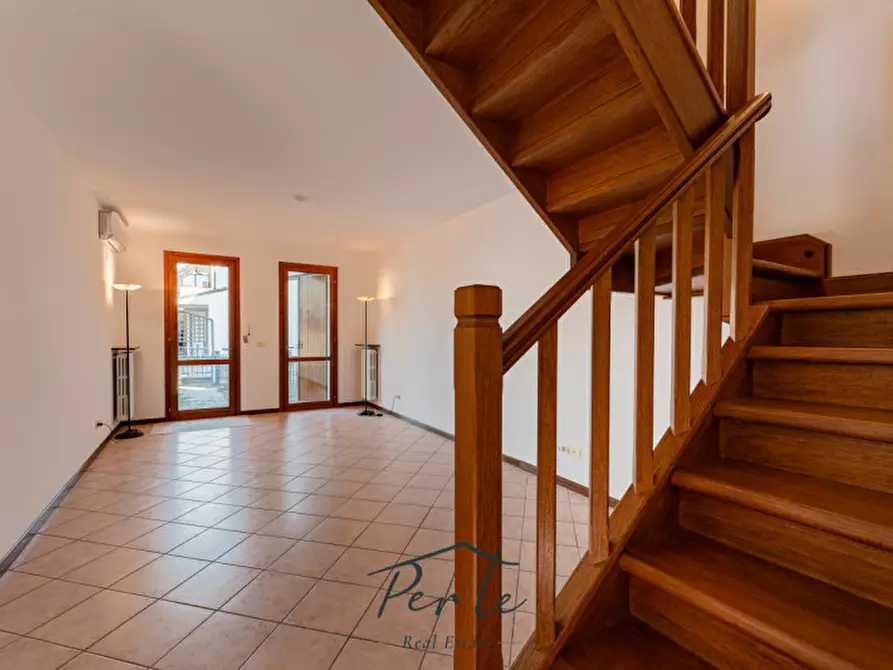 Immagine 9 di Villetta a schiera in vendita  in Via Andrea Mantegna 73 a Curtatone