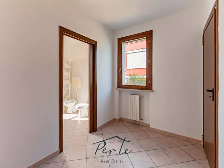 Immagine 11 di Villetta a schiera in vendita  in Via Andrea Mantegna 73 a Curtatone