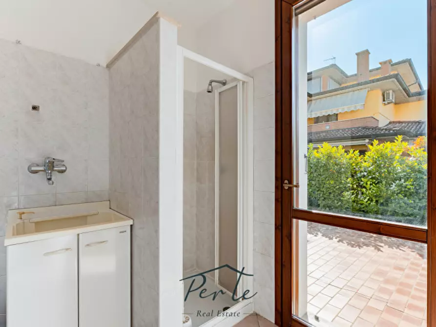 Immagine 13 di Villetta a schiera in vendita  in Via Andrea Mantegna 73 a Curtatone