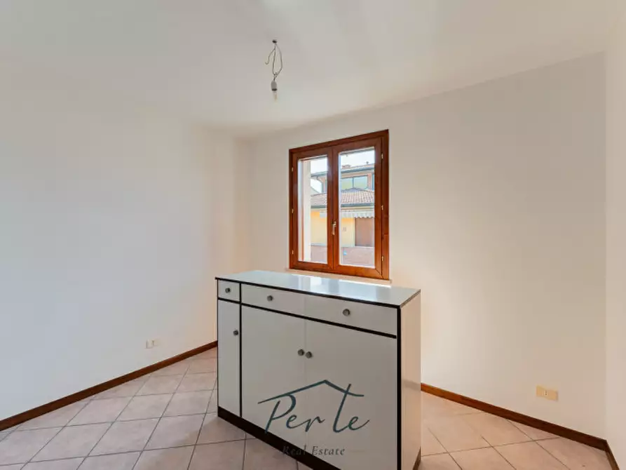 Immagine 14 di Villetta a schiera in vendita  in Via Andrea Mantegna 73 a Curtatone