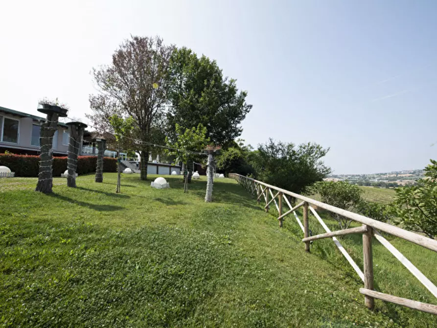 Immagine 3 di Bed & Breakfast in vendita  in Via Piani d'Aspio a Sirolo