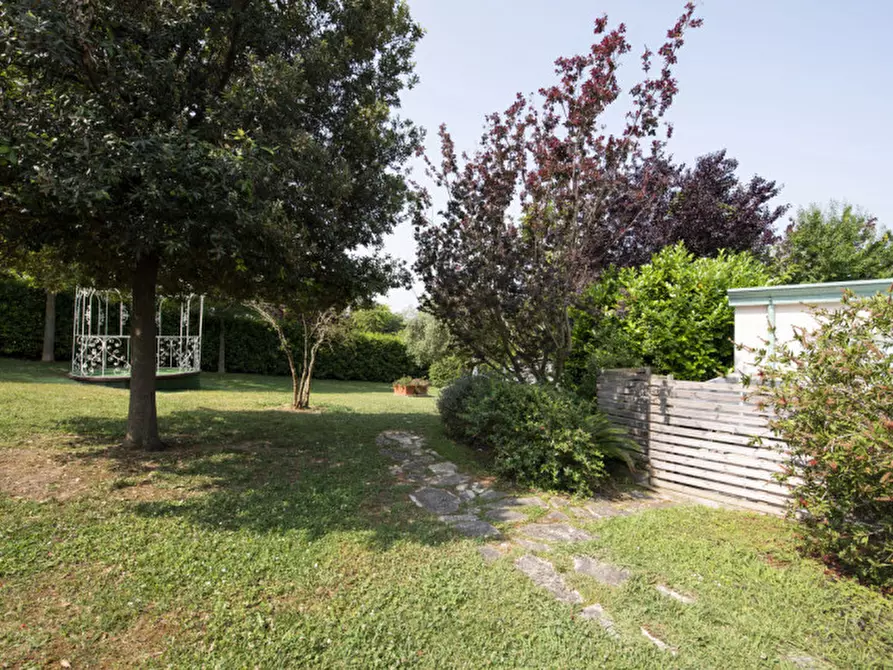 Immagine 25 di Bed & Breakfast in vendita  in Via Piani d'Aspio a Sirolo