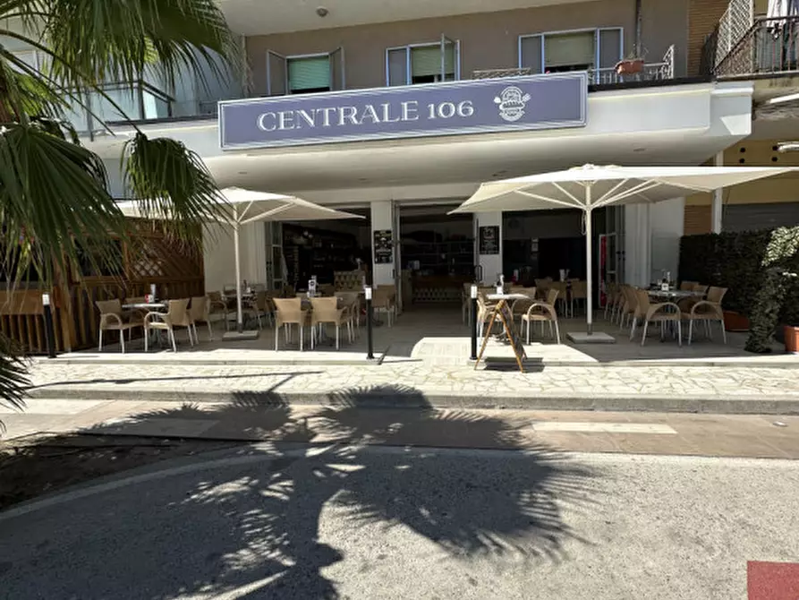 Immagine 1 di Attività commerciale in vendita  a Rimini