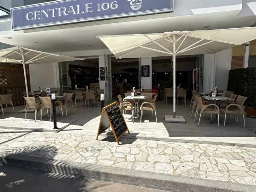 Immagine 2 di Attività commerciale in vendita  a Rimini