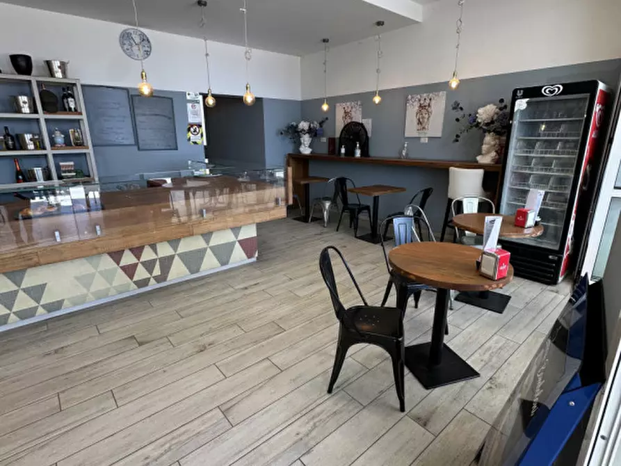 Immagine 8 di Attività commerciale in vendita  a Rimini