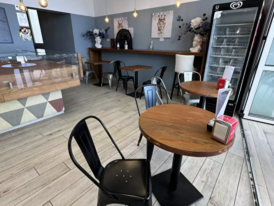 Immagine 9 di Attività commerciale in vendita  a Rimini