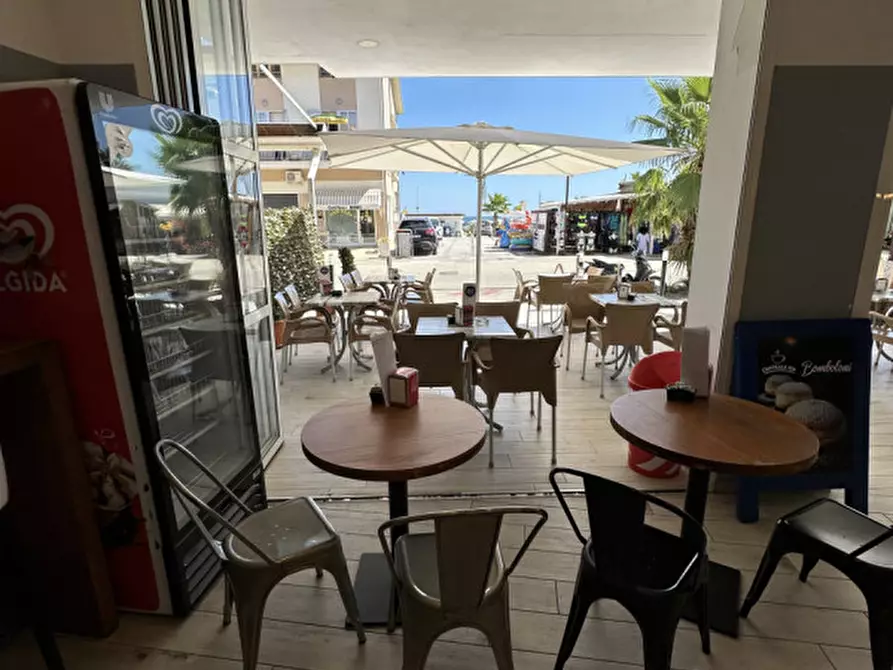 Immagine 11 di Attività commerciale in vendita  a Rimini