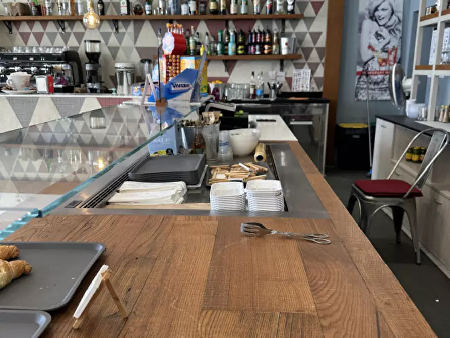 Immagine 12 di Attività commerciale in vendita  a Rimini