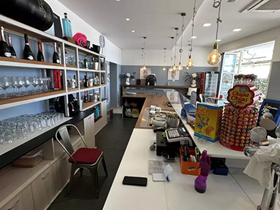 Immagine 13 di Attività commerciale in vendita  a Rimini