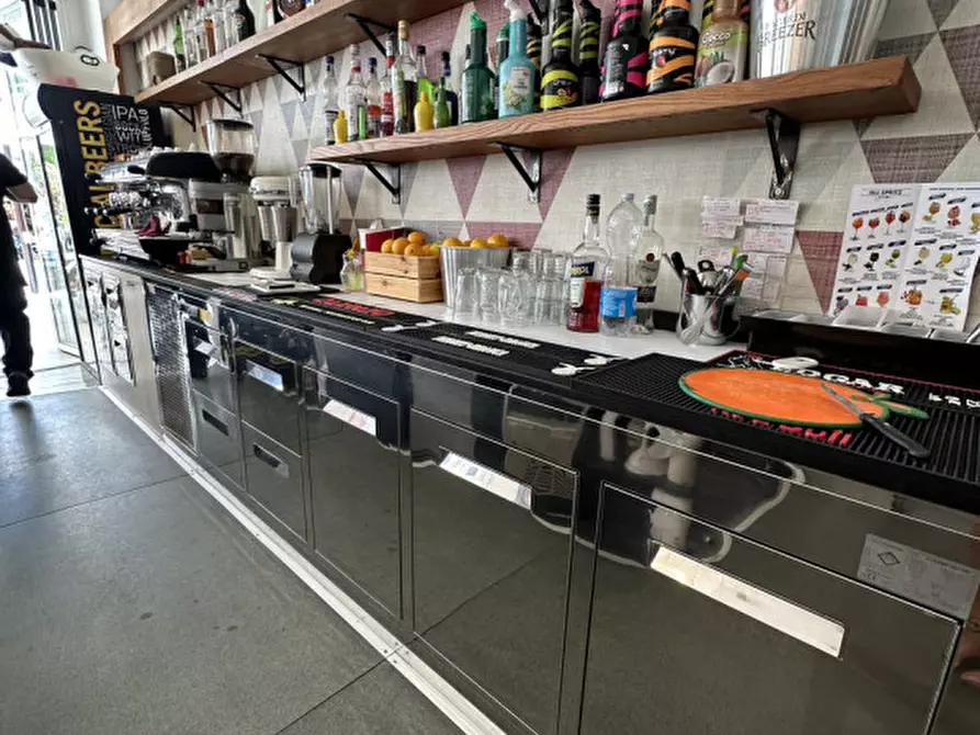 Immagine 14 di Attività commerciale in vendita  a Rimini