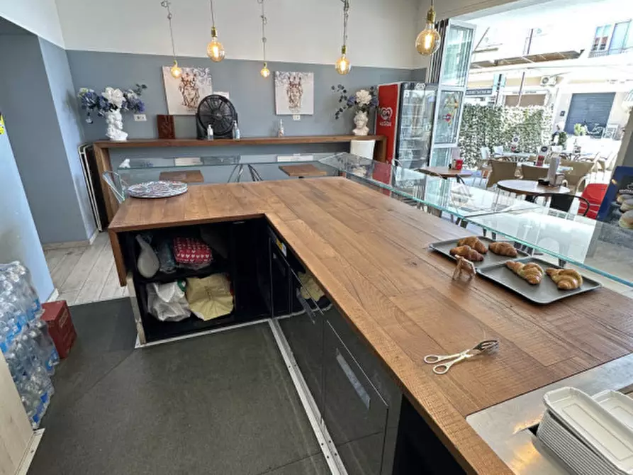 Immagine 16 di Attività commerciale in vendita  a Rimini