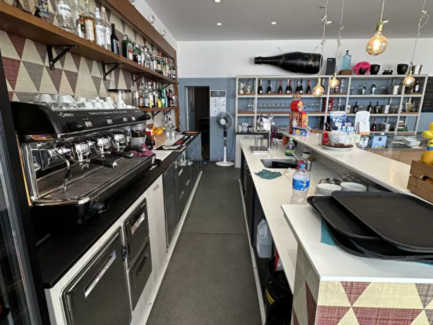 Immagine 17 di Attività commerciale in vendita  a Rimini