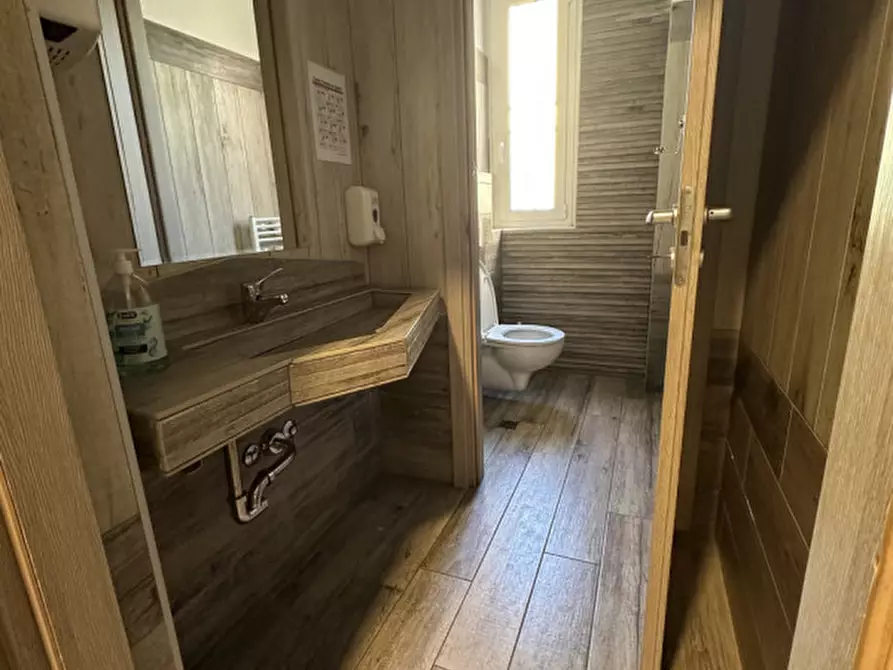 Immagine 25 di Attività commerciale in vendita  a Rimini