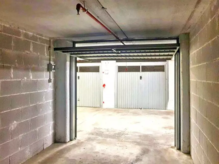 Immagine 3 di Posto auto in vendita  in Via Casilina, 00133 Roma RM, Italia a Roma