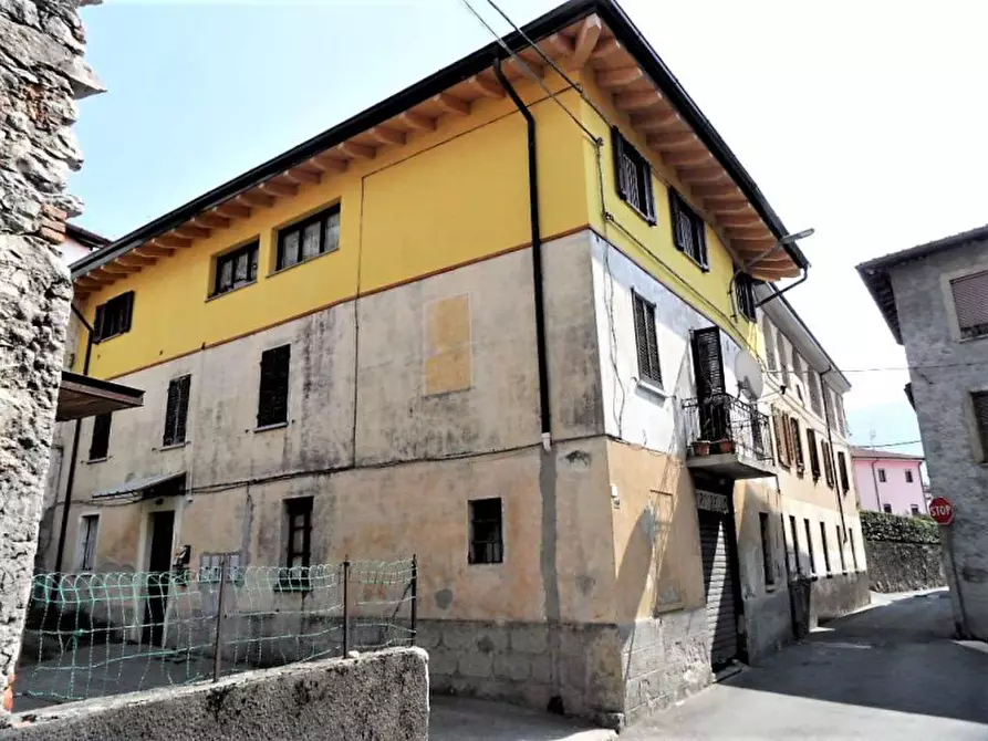 Immagine 12 di Appartamento in vendita  in Via Ventiquattro Maggio  18 - 21030 Cuveglio (VA) a Cuveglio