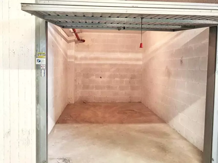 Immagine 1 di Posto auto in vendita  in Via Casilina, 00133 Roma RM, Italia a Roma