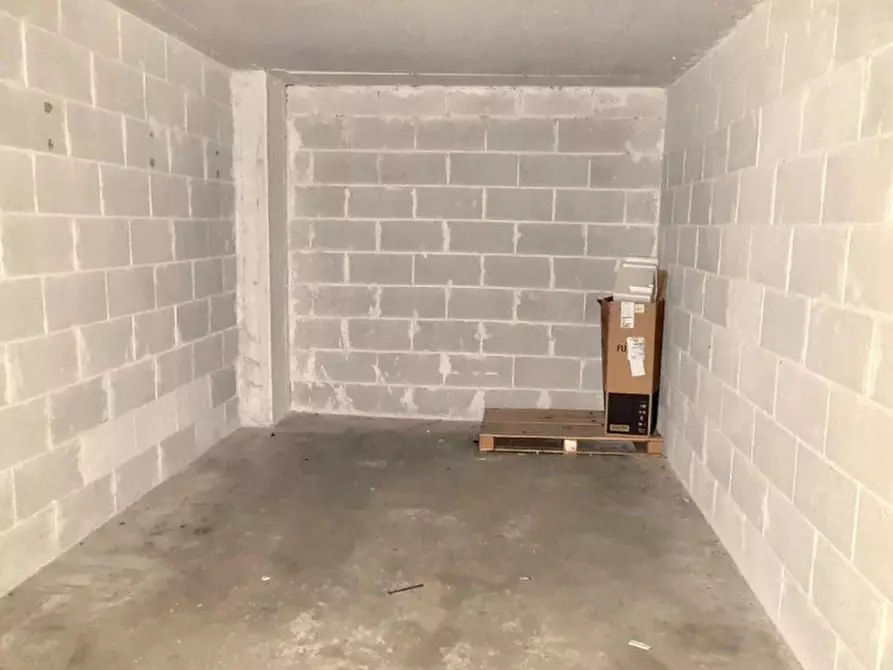 Immagine 3 di Posto auto in vendita  in Via Casilina, 00133 Roma RM, Italia a Roma