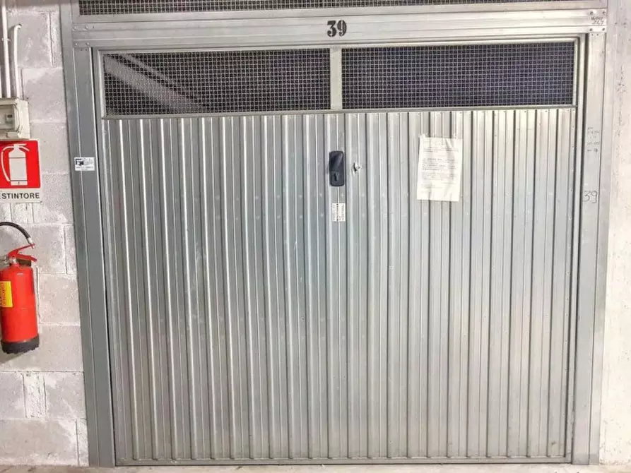 Immagine 1 di Posto auto in vendita  in Via Casilina, 00133 Roma RM, Italia a Roma