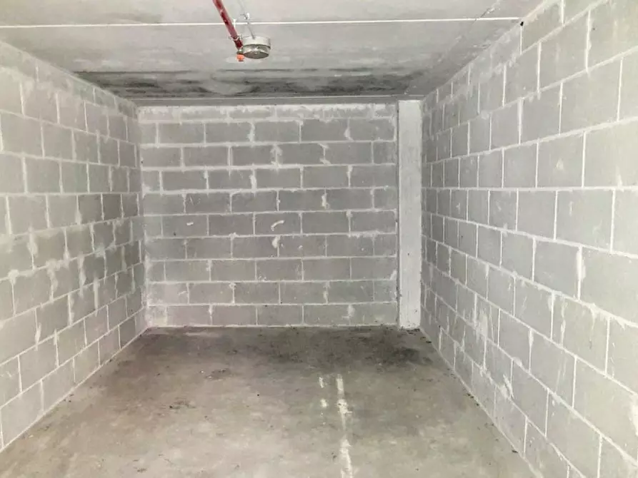 Immagine 3 di Posto auto in vendita  in Via Casilina, 00133 Roma RM, Italia a Roma