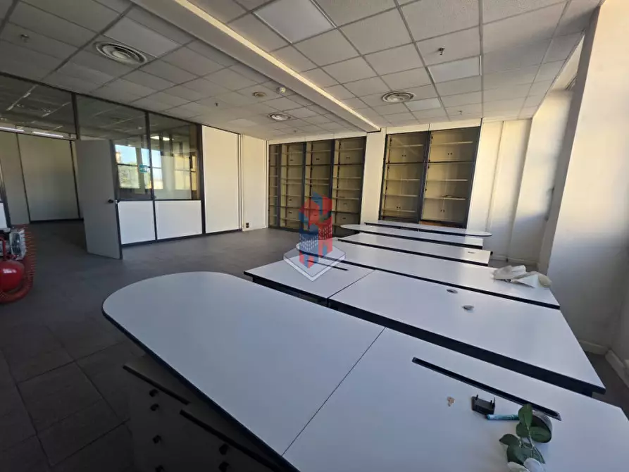 Immagine 3 di Ufficio in affitto  in CENTRO MERCATO 2 - VIA FERRANTE IMPARATO 198 a Napoli