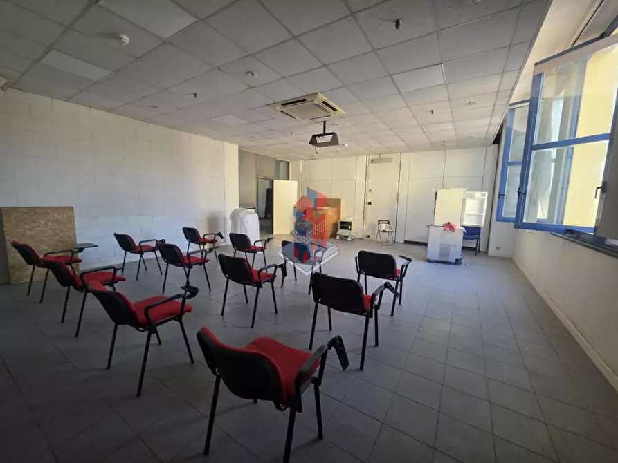 Immagine 4 di Ufficio in affitto  in CENTRO MERCATO 2 - VIA FERRANTE IMPARATO 198 a Napoli