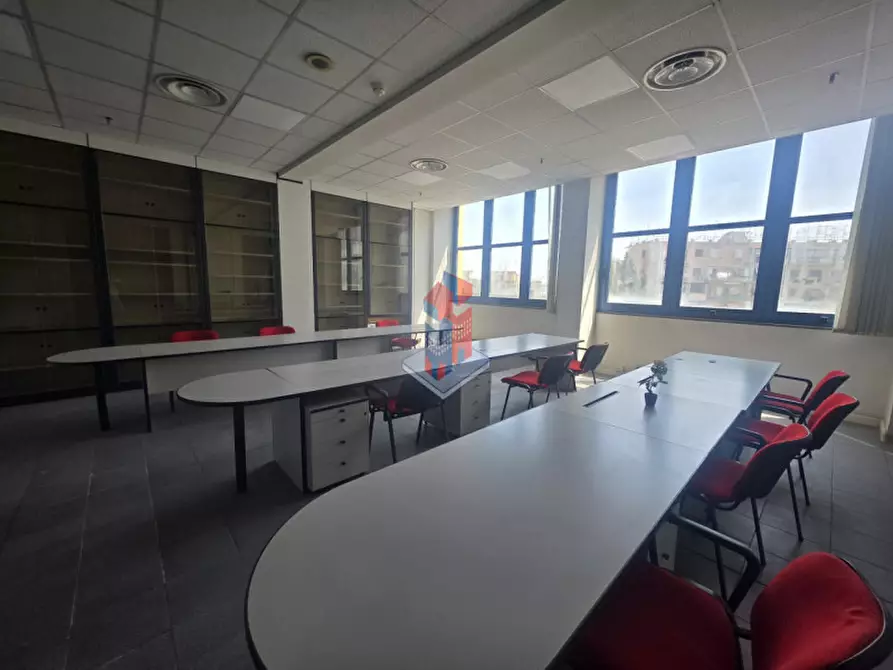 Immagine 5 di Ufficio in affitto  in CENTRO MERCATO 2 - VIA FERRANTE IMPARATO 198 a Napoli