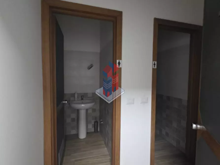 Immagine 8 di Ufficio in affitto  in CENTRO MERCATO 2 - VIA FERRANTE IMPARATO 198 a Napoli