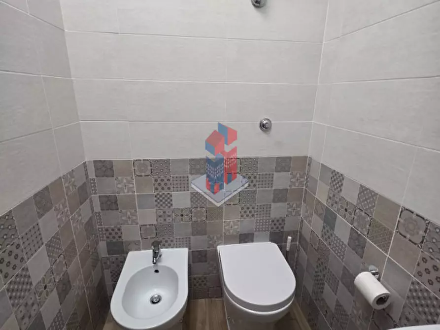 Immagine 9 di Ufficio in affitto  in CENTRO MERCATO 2 - VIA FERRANTE IMPARATO 198 a Napoli