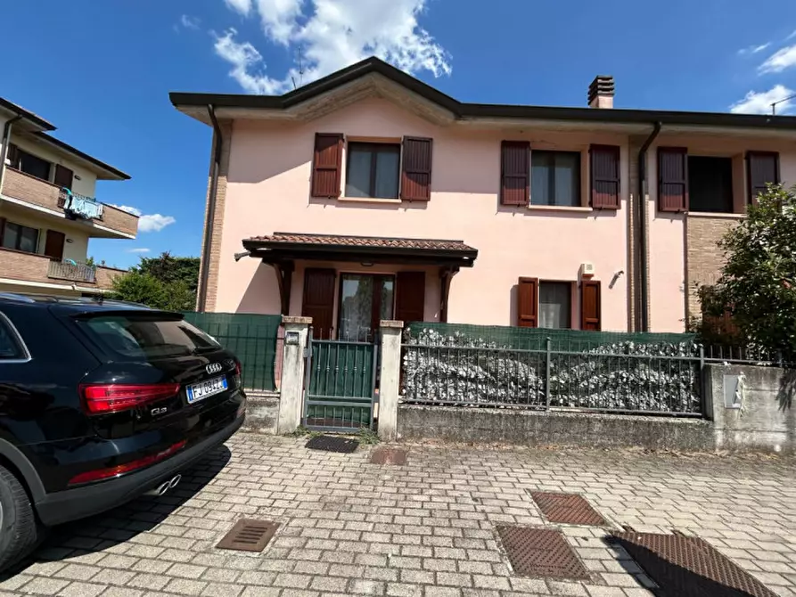 Immagine 1 di Appartamento in vendita  in Strada Brescello Poviglio a Brescello