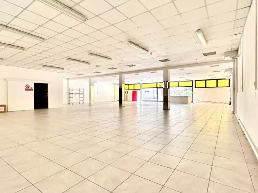 Immagine 2 di Negozio in vendita  in Via Giuseppe Verdi a Cavezzo