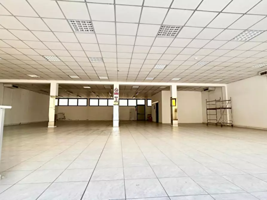 Immagine 3 di Negozio in vendita  in Via Giuseppe Verdi a Cavezzo