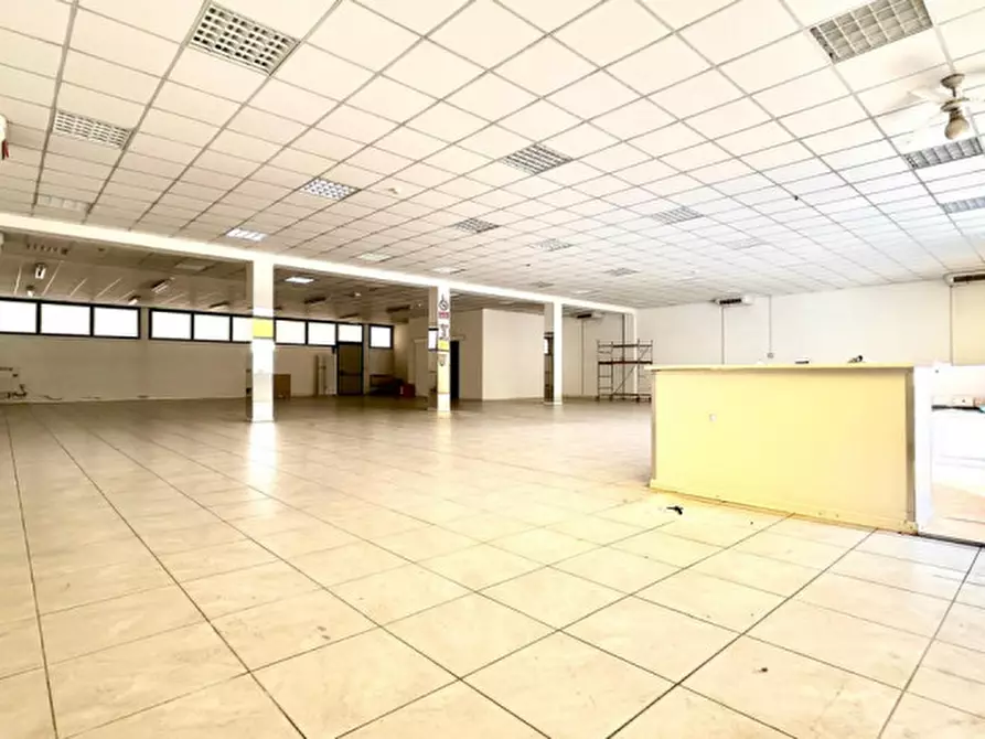 Immagine 4 di Negozio in vendita  in Via Giuseppe Verdi a Cavezzo