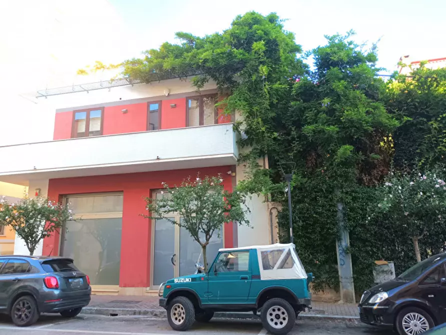 Immagine 2 di Negozio in affitto  in Via dei Marrucini a Pescara