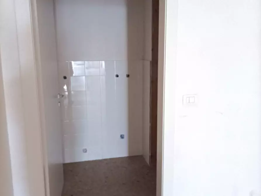 Immagine 11 di Negozio in affitto  in Via dei Marrucini a Pescara