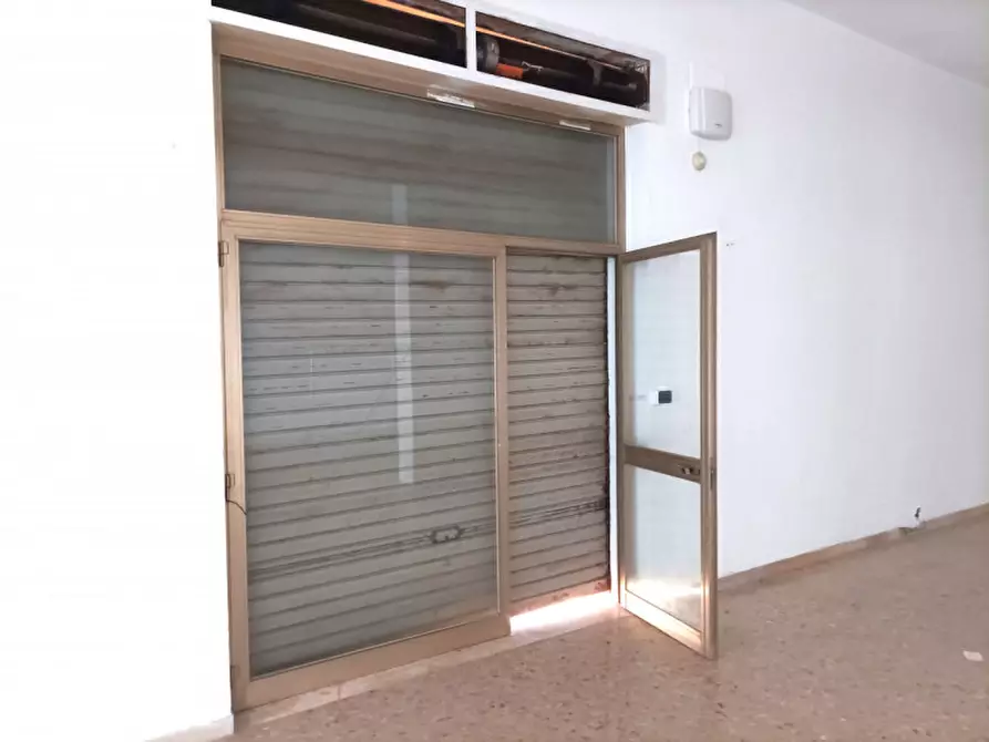 Immagine 14 di Negozio in affitto  in Via dei Marrucini a Pescara