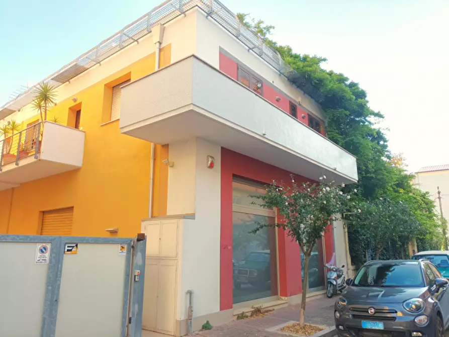 Immagine 16 di Negozio in affitto  in Via dei Marrucini a Pescara