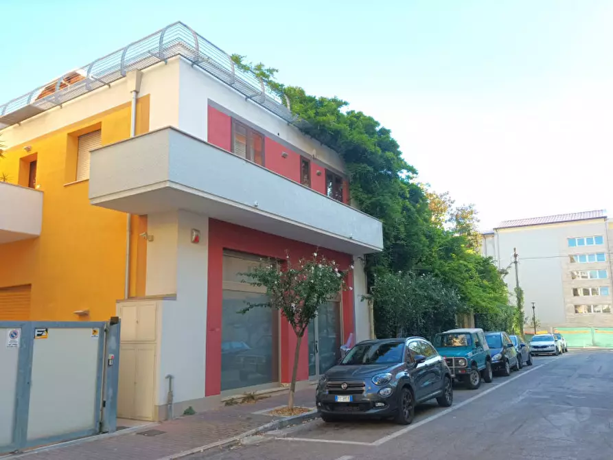 Immagine 17 di Negozio in affitto  in Via dei Marrucini a Pescara