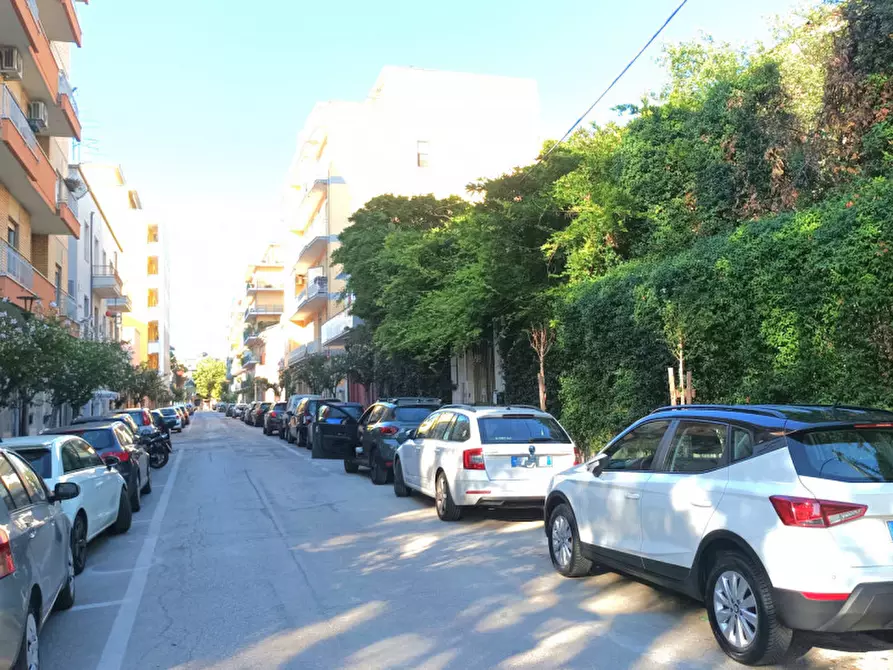 Immagine 18 di Negozio in affitto  in Via dei Marrucini a Pescara