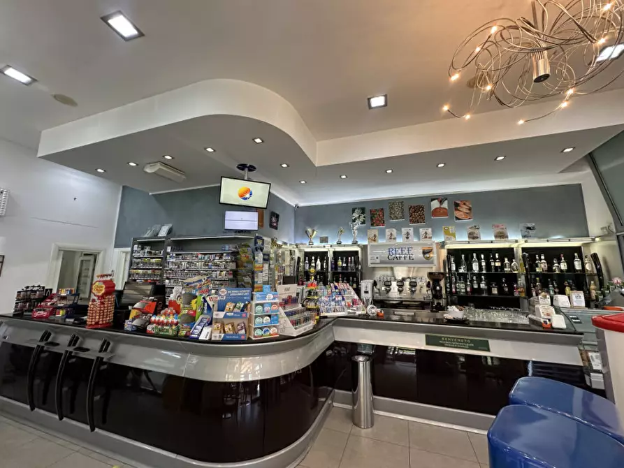 Immagine 1 di Attività commerciale in vendita  in piazza sandro pertini a Savignano Sul Rubicone