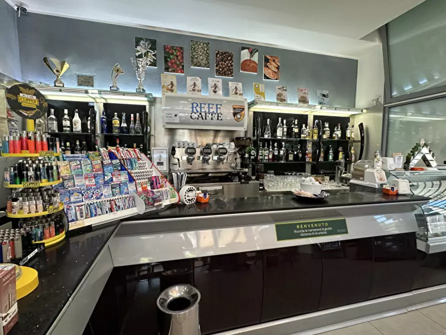 Immagine 2 di Attività commerciale in vendita  in piazza sandro pertini a Savignano Sul Rubicone