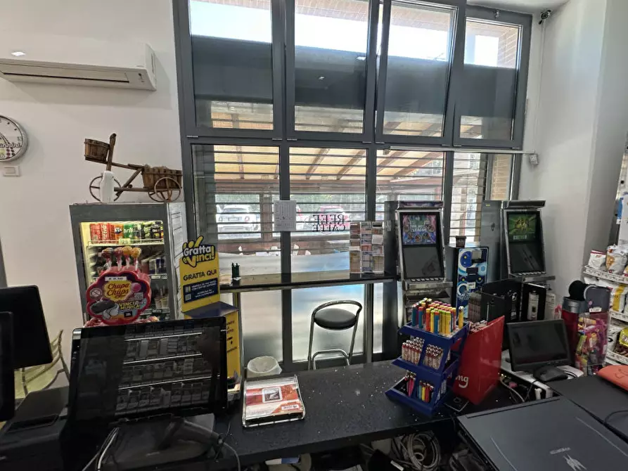 Immagine 8 di Attività commerciale in vendita  in piazza sandro pertini a Savignano Sul Rubicone