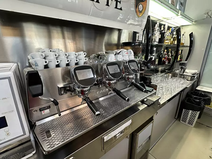 Immagine 11 di Attività commerciale in vendita  in piazza sandro pertini a Savignano Sul Rubicone