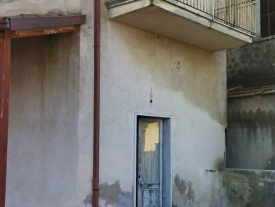 Immagine 1 di Appartamento in vendita  in Piazza San Giovanni n 19 - 81044 Tora e Piccilli (CE) a Tora E Piccilli