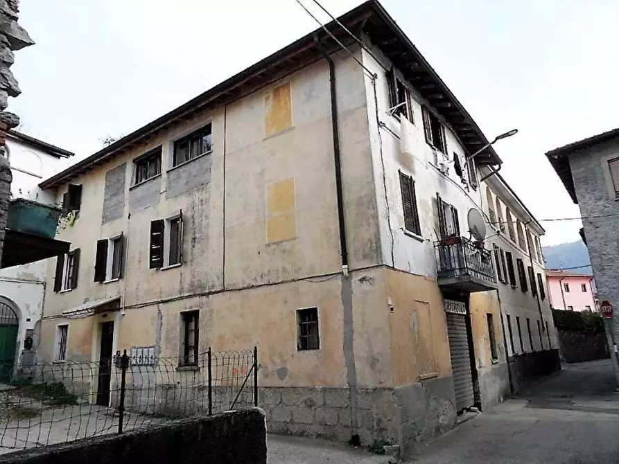 Immagine 1 di Appartamento in vendita  in Via Ventiquattro Maggio  18 - 21030 Cuveglio (VA) a Cuveglio