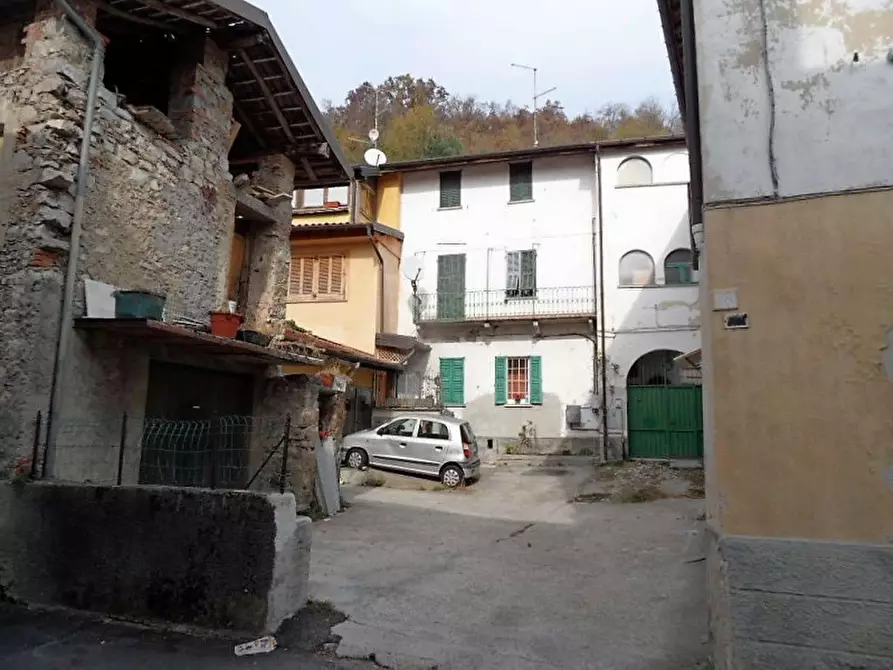 Immagine 10 di Appartamento in vendita  in Via Ventiquattro Maggio  18 - 21030 Cuveglio (VA) a Cuveglio