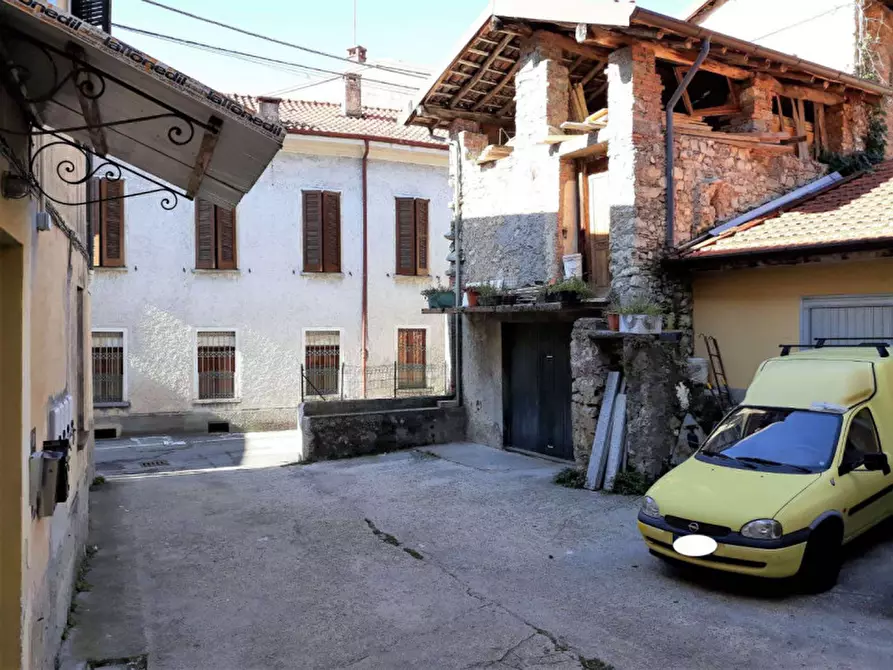 Immagine 13 di Appartamento in vendita  in Via Ventiquattro Maggio  18 - 21030 Cuveglio (VA) a Cuveglio